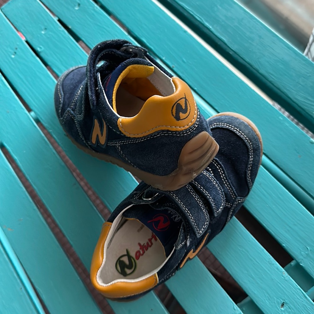 Toddler shoes leather size 10 (28)